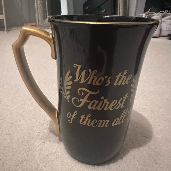 *Disney store licensed Snow White latte mug - Picture 2 of 4